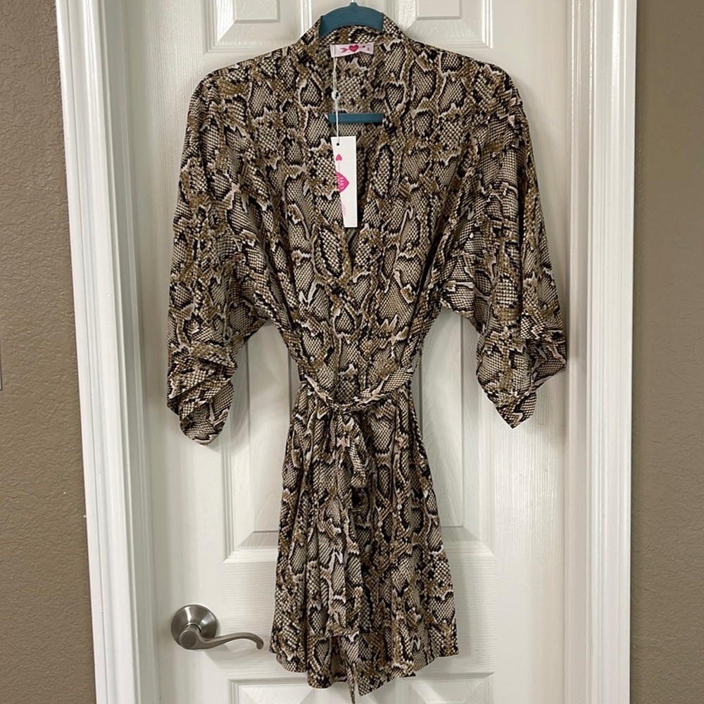 New BuddyLove Hadid Short Robe